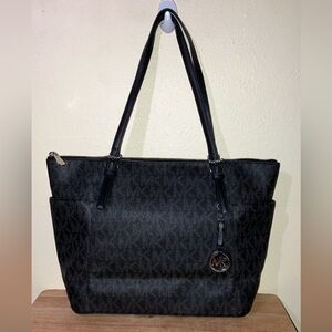 MICHAEL KORS BLACK JET SET TRAVEL SIGNATURE MD TOTE WOMENS HANDBAG PURSE